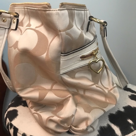 Coach Poppy Tote - Picture 6 of 7